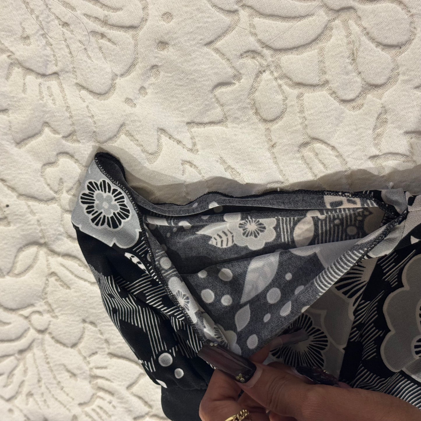 Black & White ‘Retazzo Bonglozo’ Floral Print Babydoll Top
