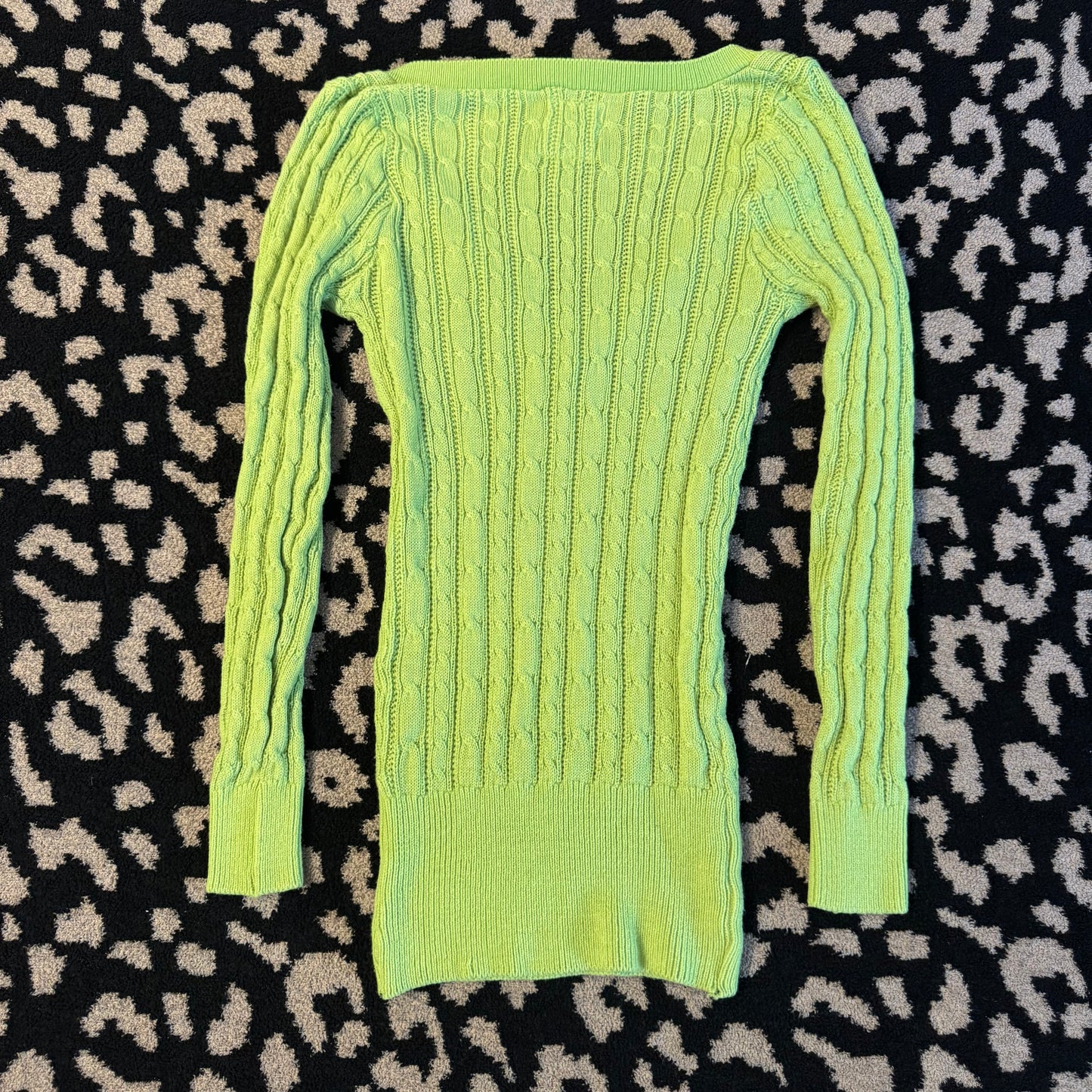 lime green y2k fitted bella swan v neck sweater (M)
