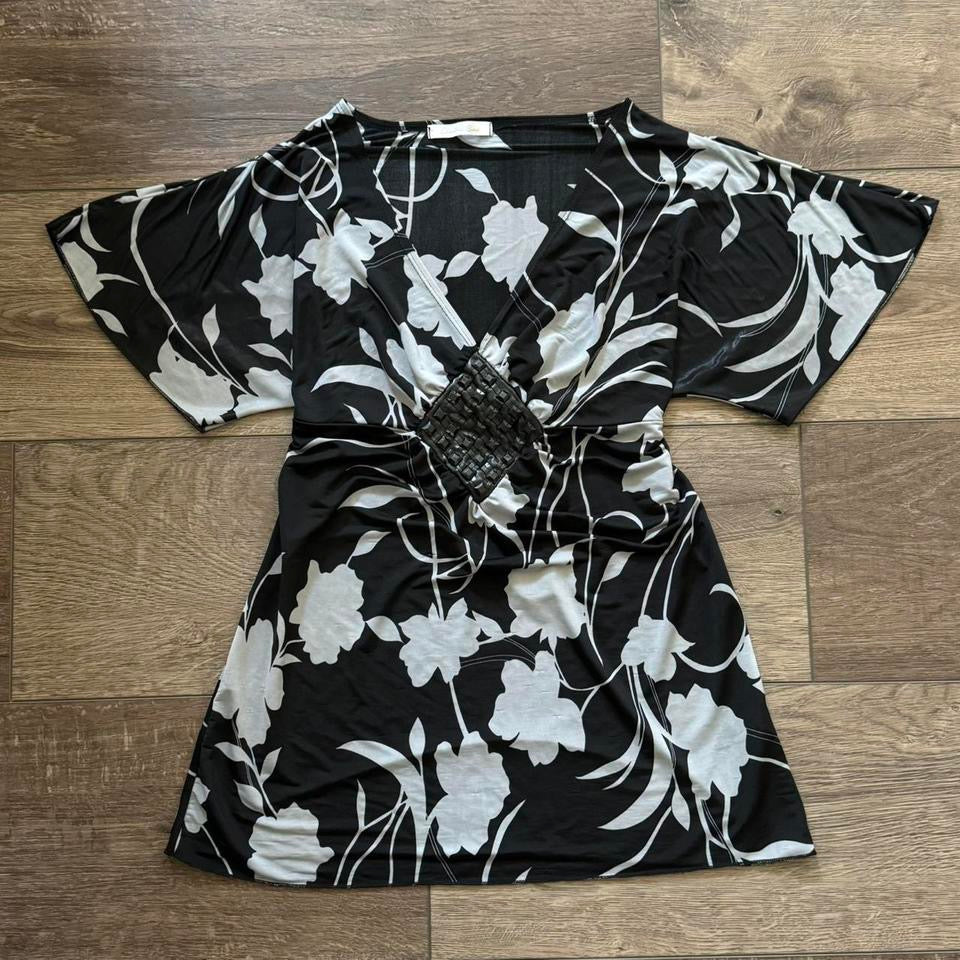 Black & White ‘Charlotte Russe’ Kimmo Tie Back Wrapped Blouse