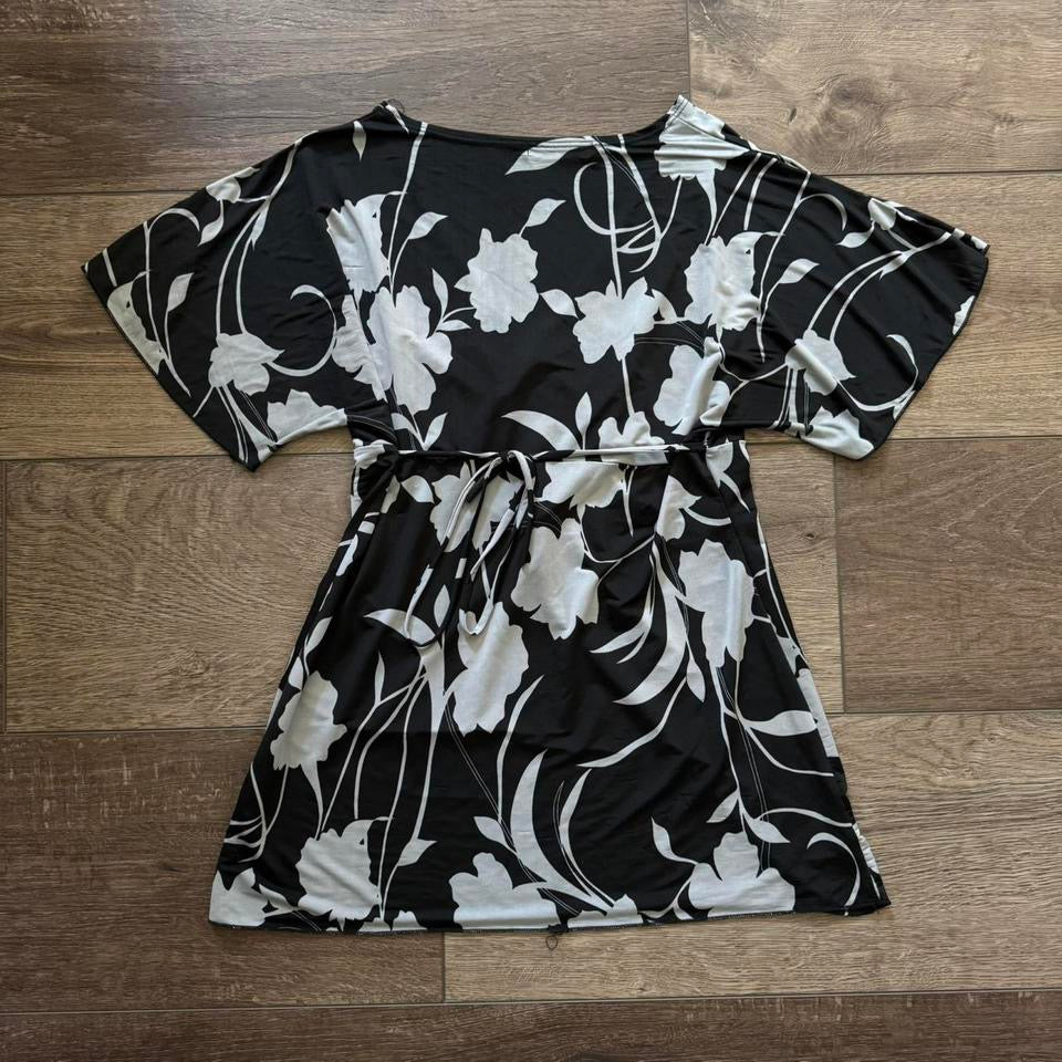 Black & White ‘Charlotte Russe’ Kimmo Tie Back Wrapped Blouse