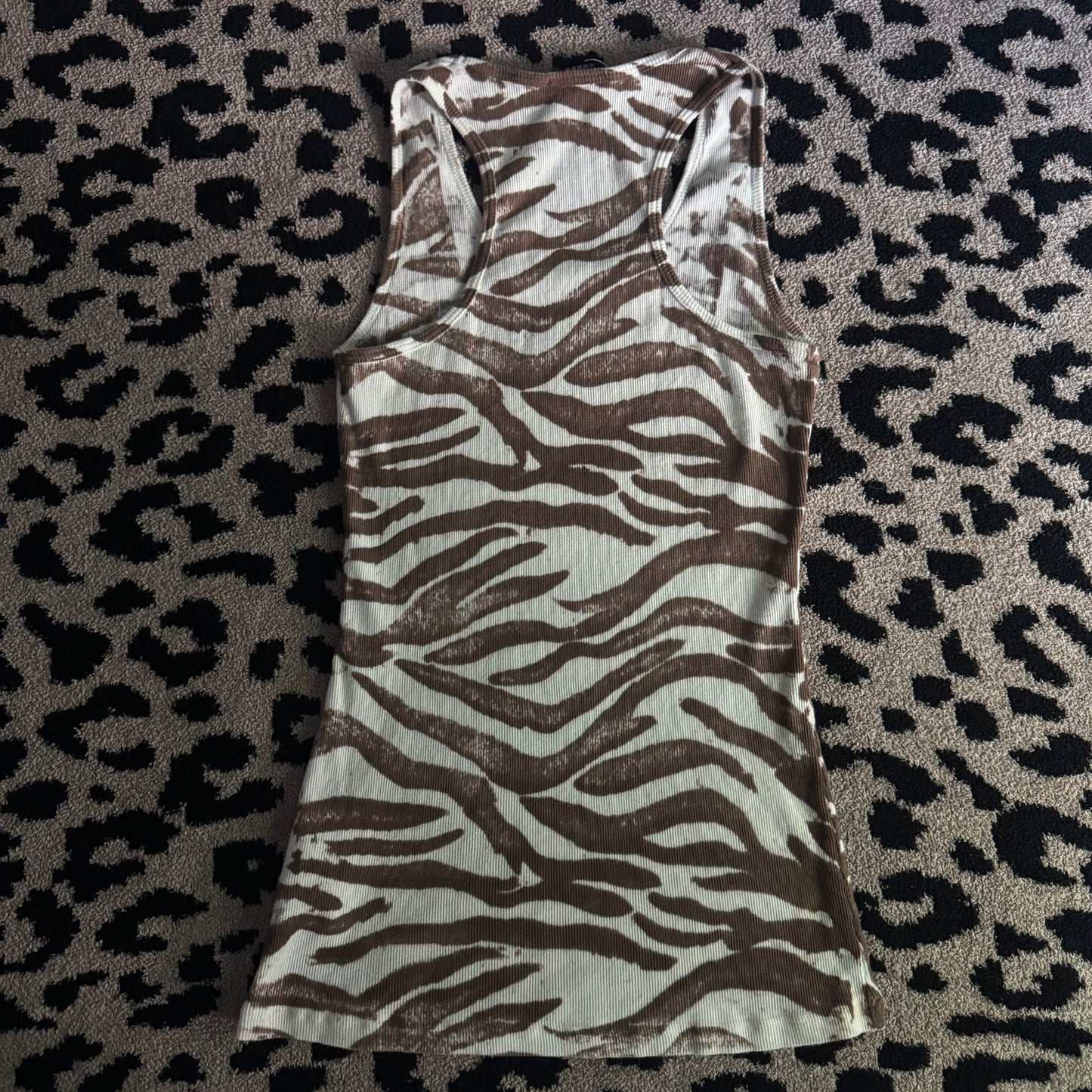 brown & white tparty ribbed tank top (L)