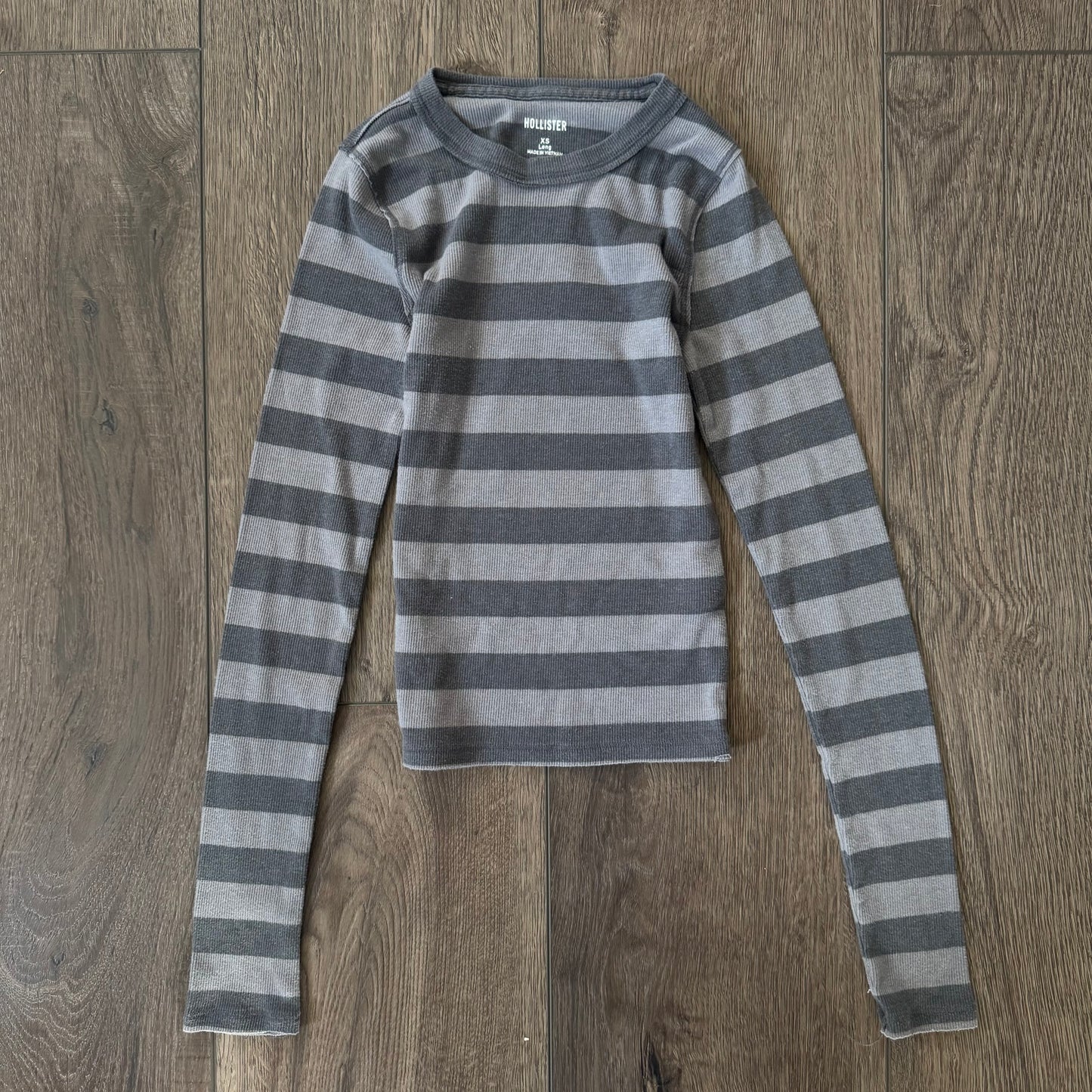 dark grey and light grey stripped hollister ribbed stretchy long sleeve shirt (xs)