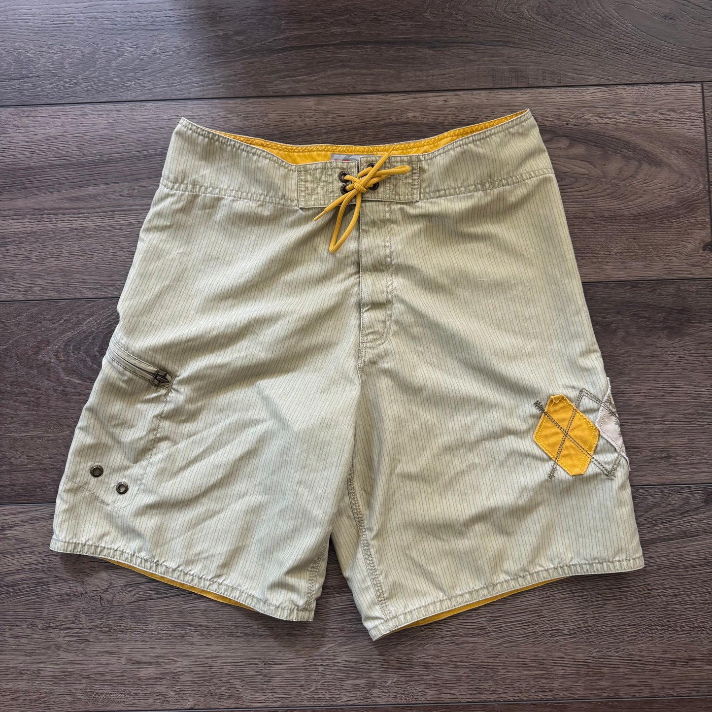 light green and yellow mossimo men’s y2k swim trunks (34)