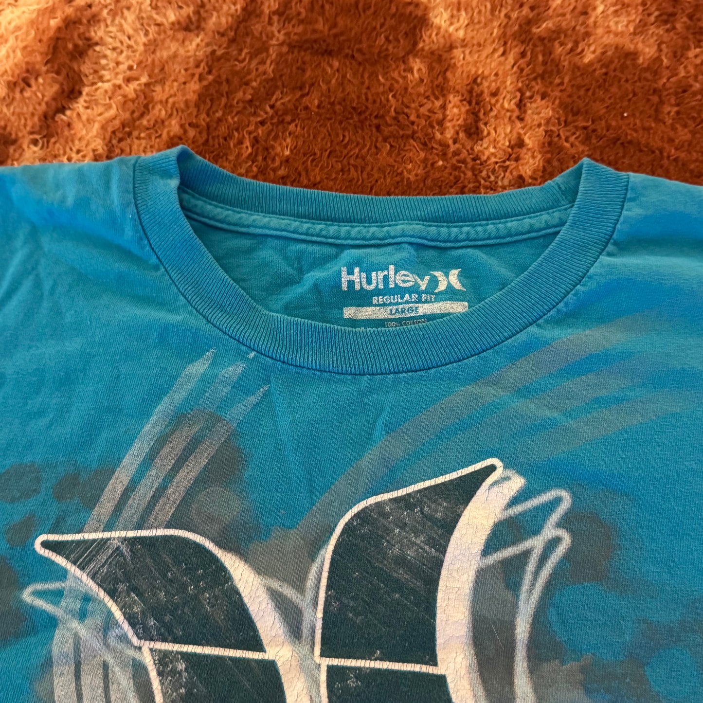 blue hurley surfer graphic short sleeve shirt (L)