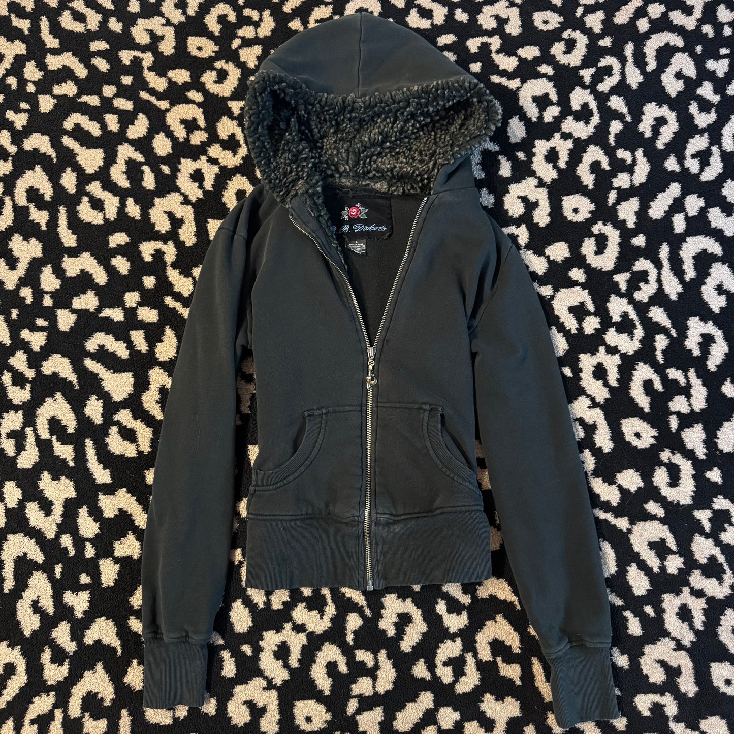 black grungy y2k fur shearling zip up jacket (L)