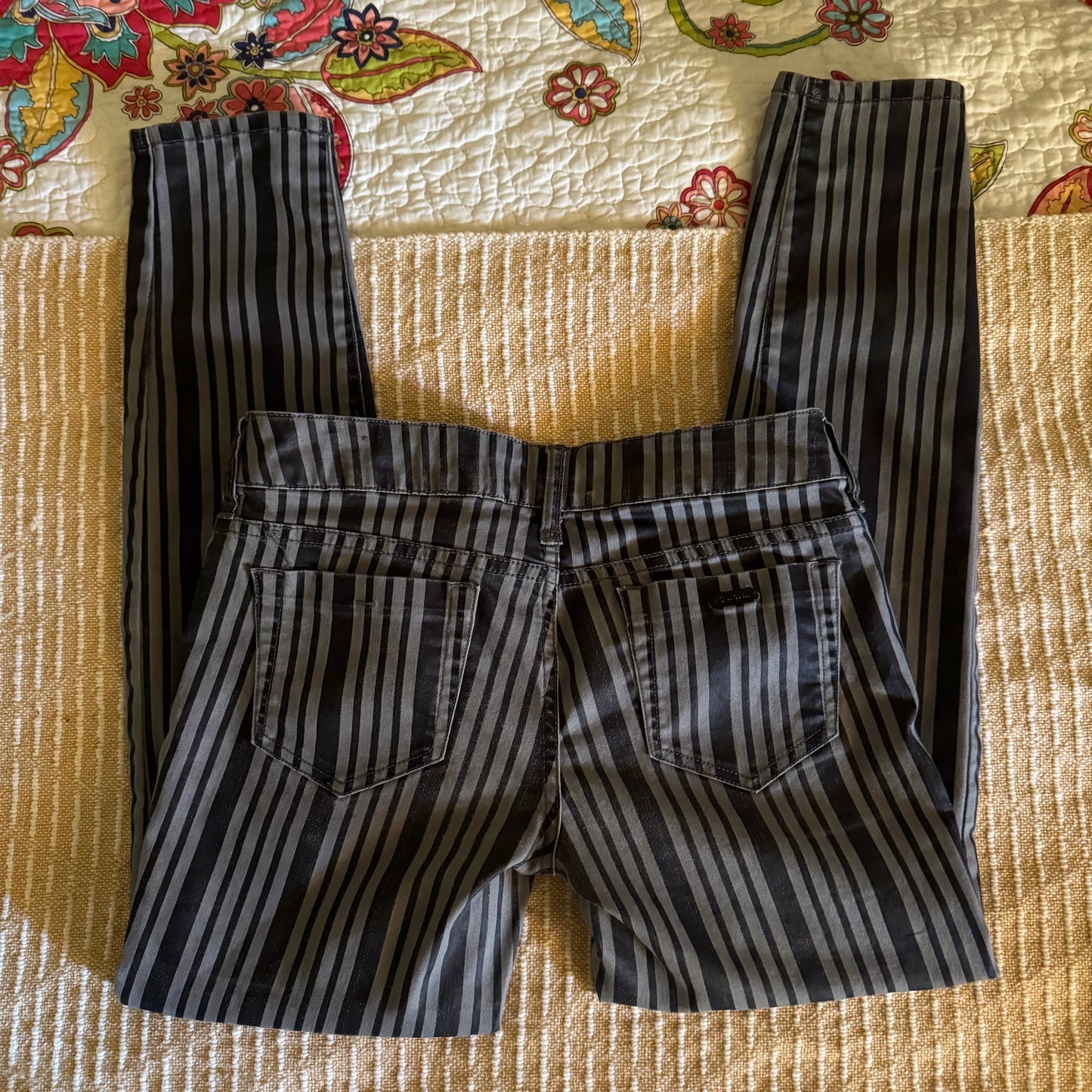 black and grey guess y2k stripped high waisted skinny jeans (28)