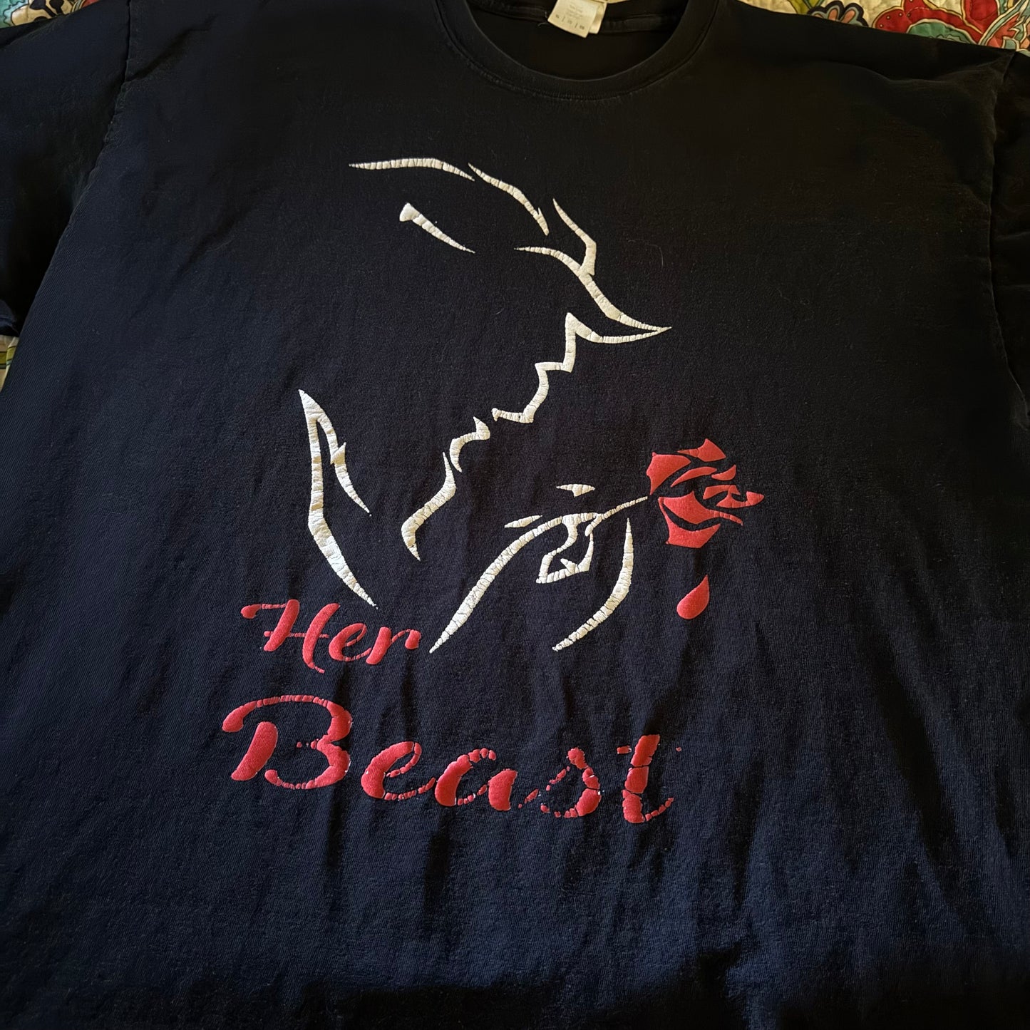 black beauty and the beast graphic shirt (XL)
