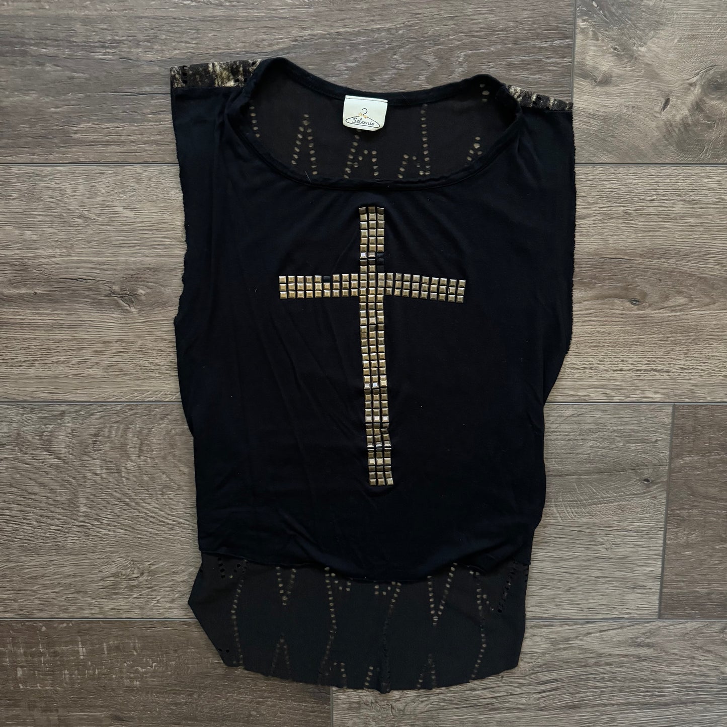 black & gold studded cross 2010 vibe oversized muscle tee