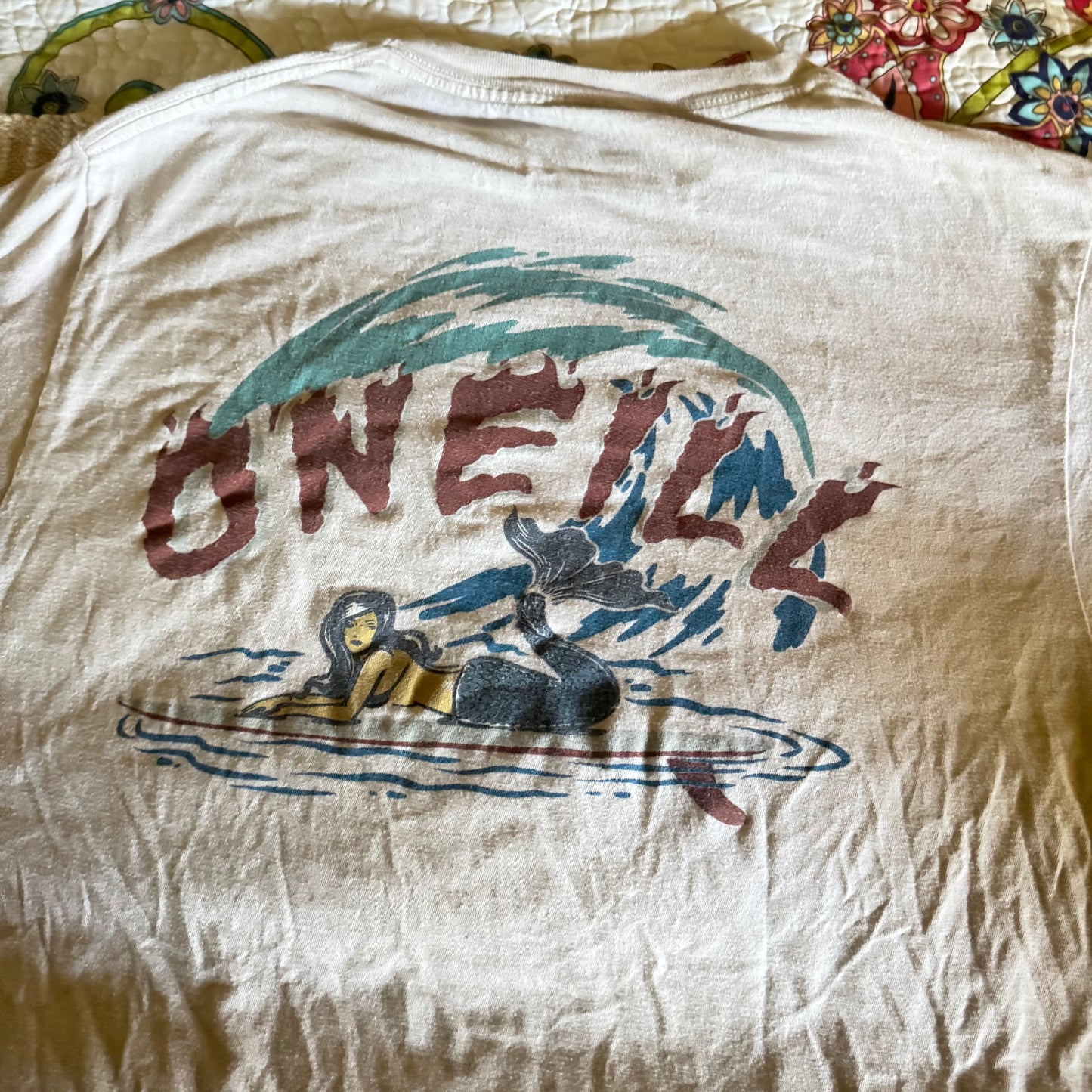 white o’neil mermaid graphic short sleeve (M)