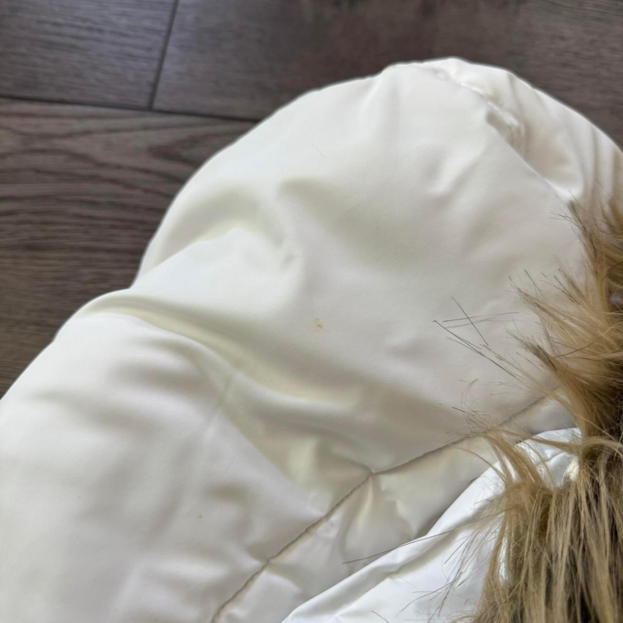 white hollister y2k faux fur puffer belt jacket