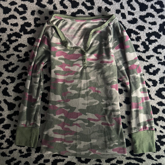 green faded glory y2k mcbling camo henley long sleeve shirt (L)