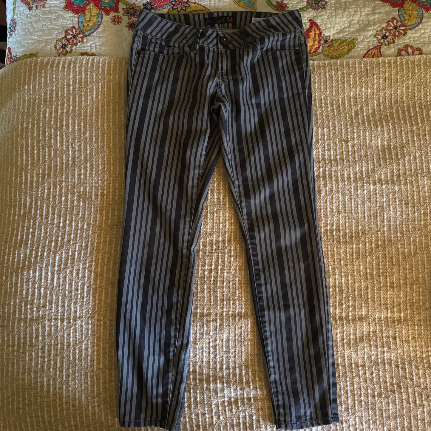 black and grey guess y2k stripped high waisted skinny jeans (28)