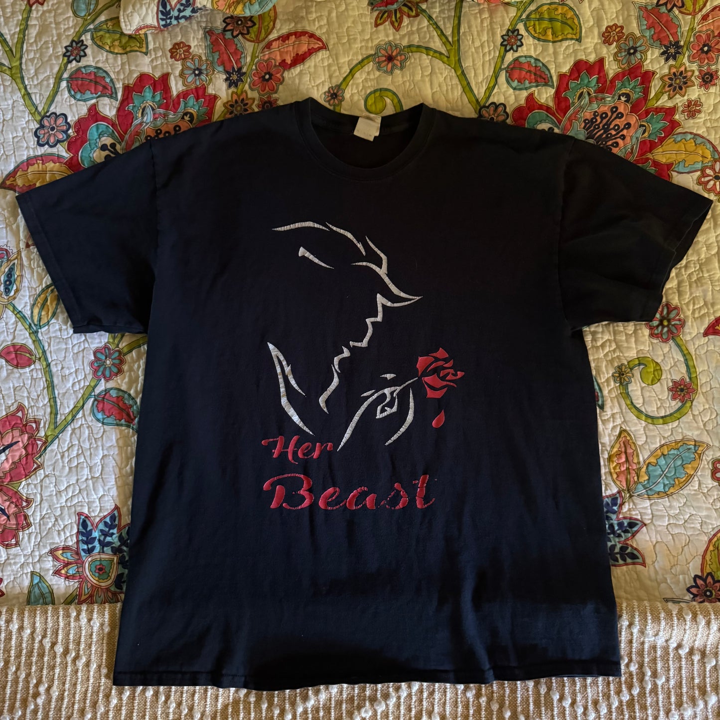 black beauty and the beast graphic shirt (XL)
