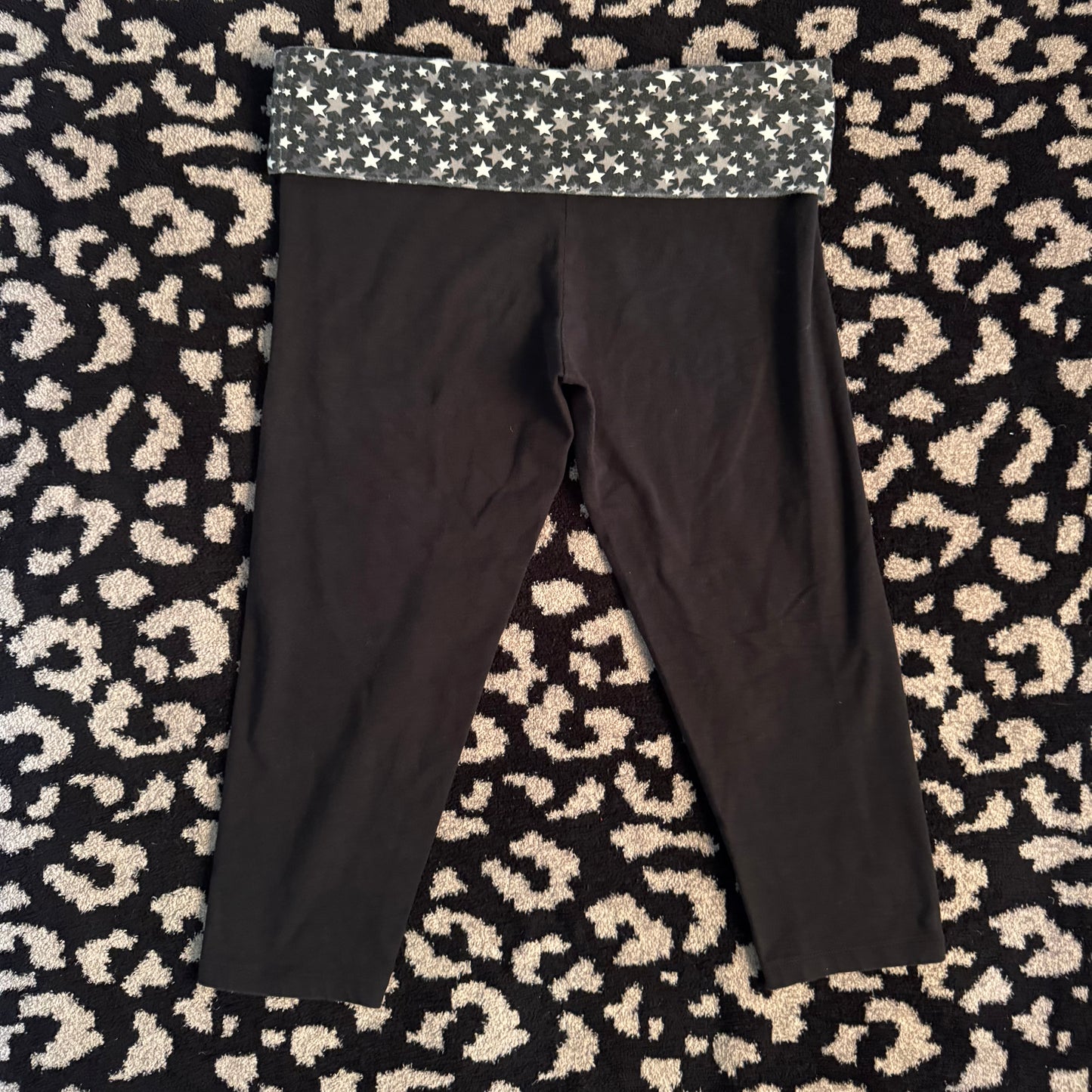 black & white victoria’s secret capri grungy leggings (M)