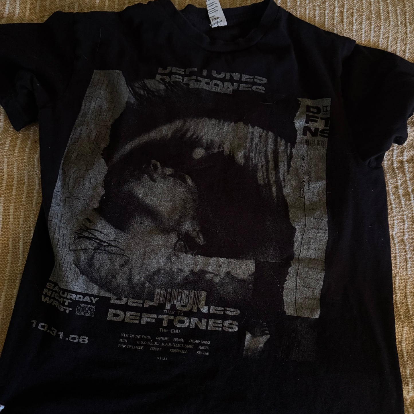 black and grey deftones graphic band tee (S)