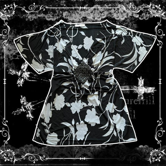 Black & White ‘Charlotte Russe’ Kimmo Tie Back Wrapped Blouse