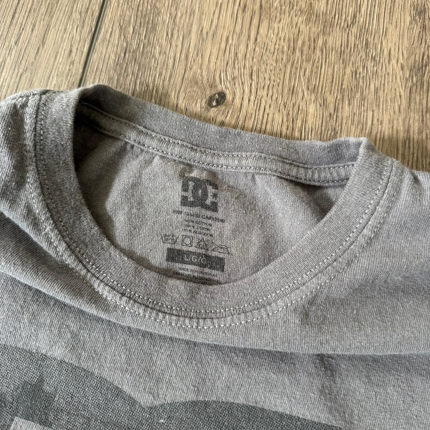 grey dc skater graphic men’s shirt