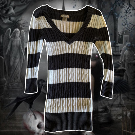 grey & white bella swan stripped long sleeve v neck sweater (M)