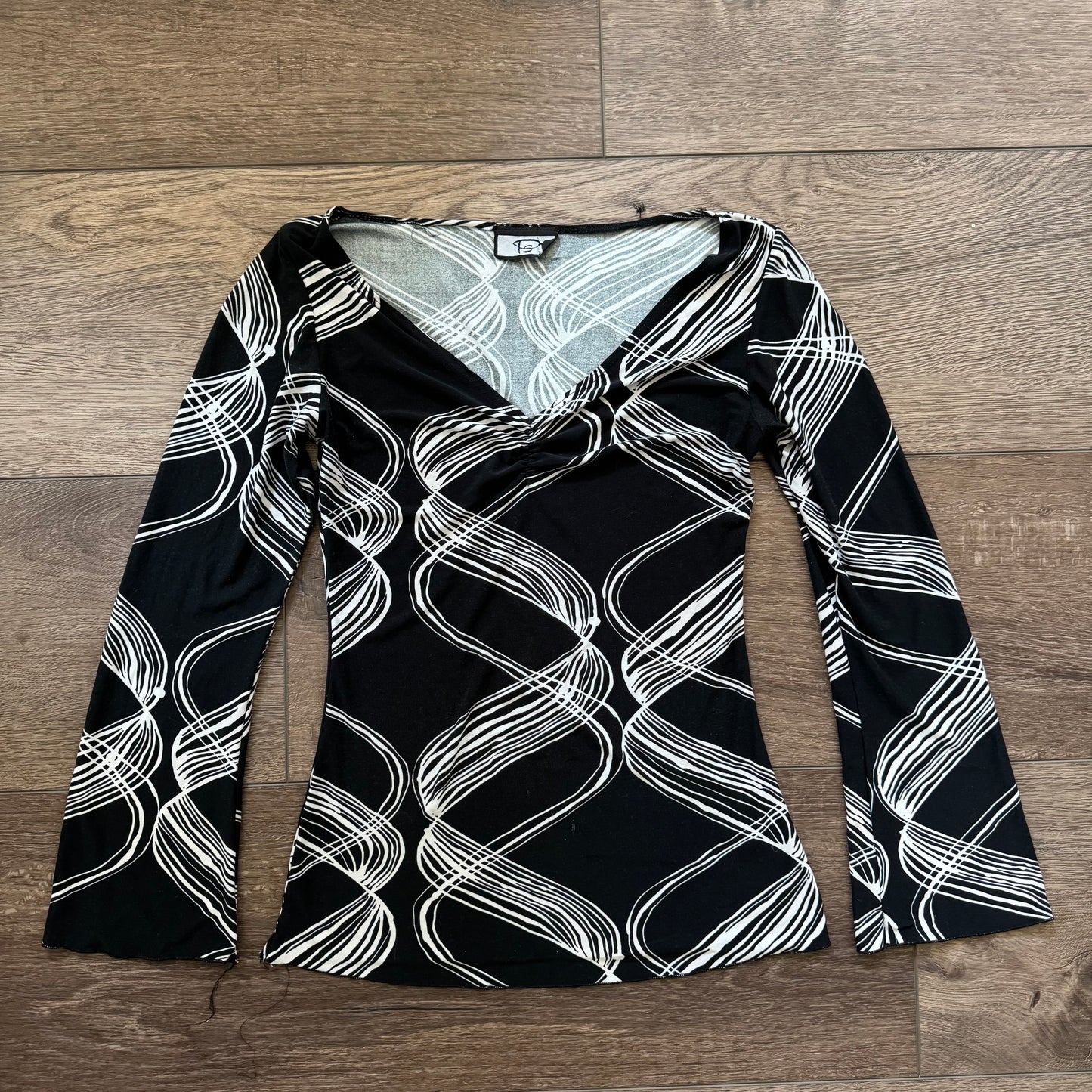 Black & White ‘PS’ Soft Long Sleeve Flowy Sleeve Blouse