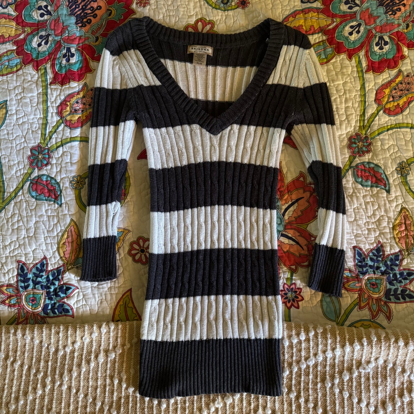 grey & white bella swan stripped long sleeve v neck sweater (M)