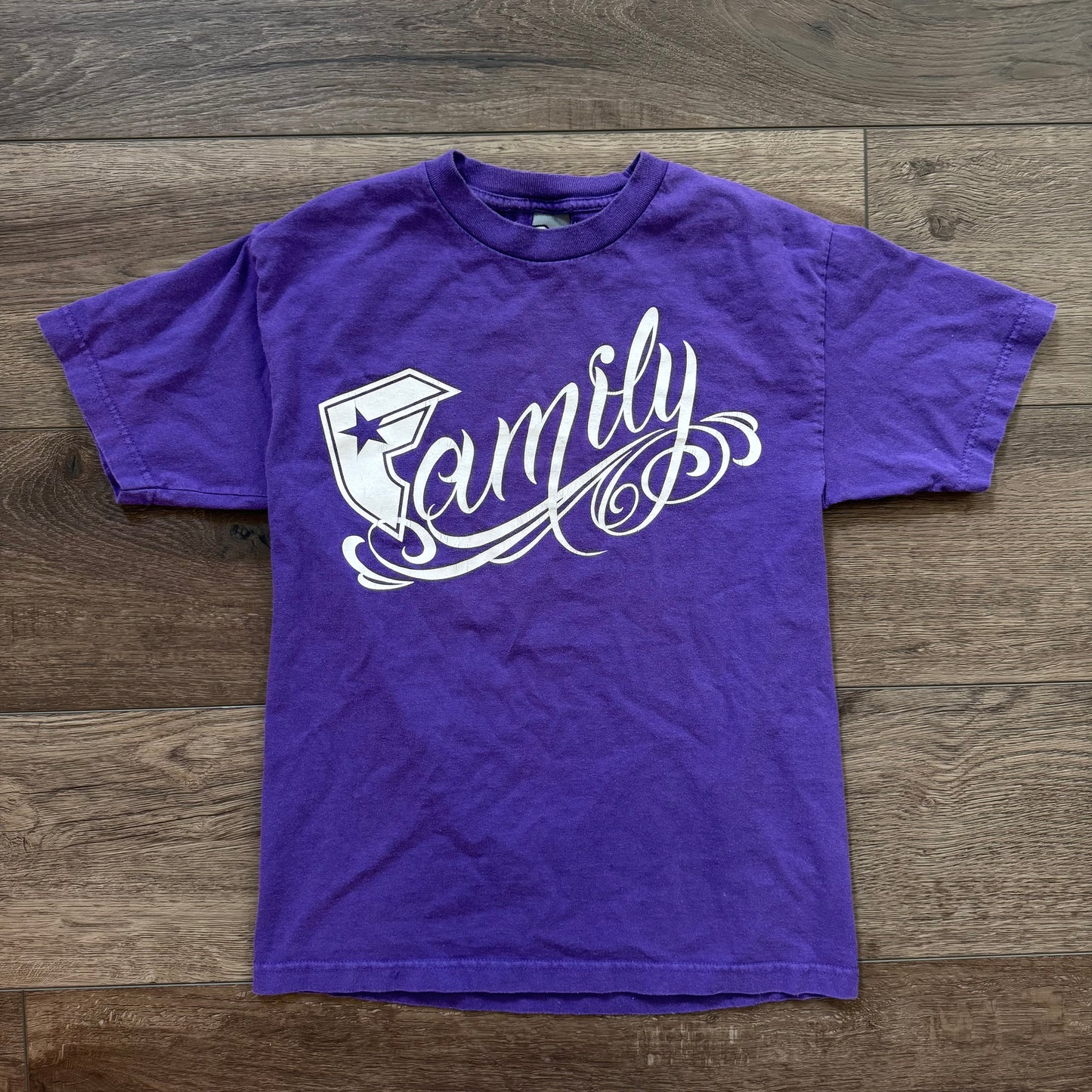 purple famous stars and straps family graphic men’s shirt medium