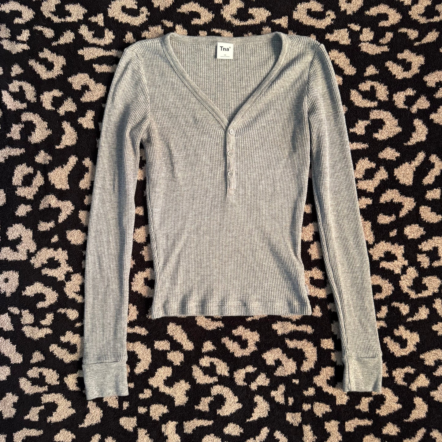 grey waffle knit tna aritiza henley long sleeve shirt (xs)