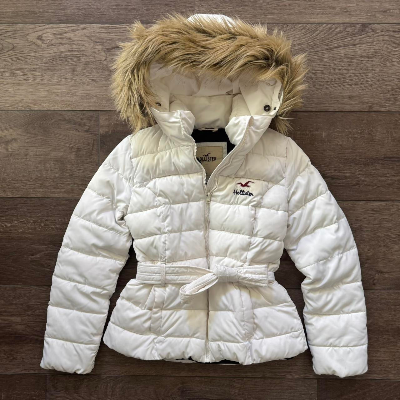 white hollister y2k faux fur puffer belt jacket