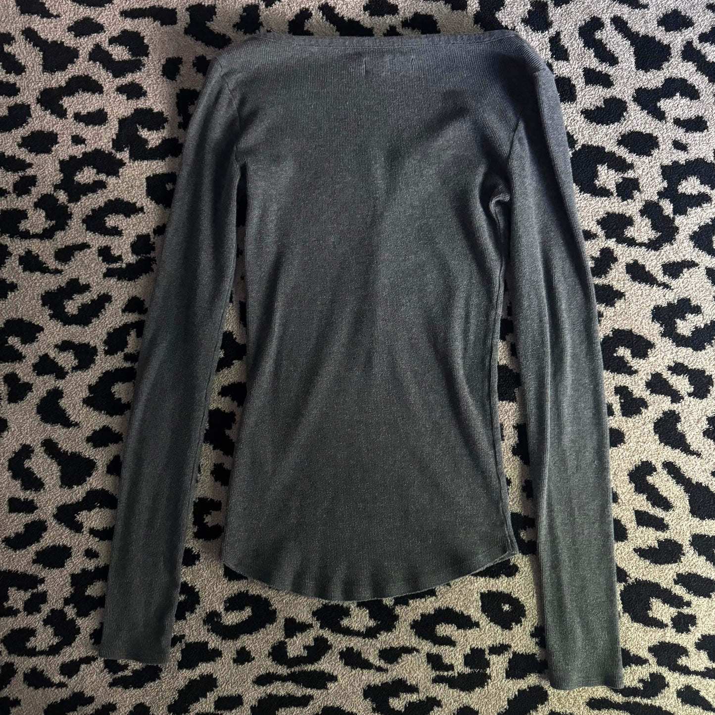 grey abercrombie & fitch long sleeve ribbed henley shirt (S)