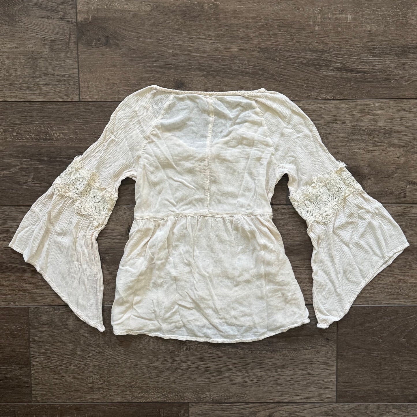 white hollister bohemian flare bell sleeves flowy blouse