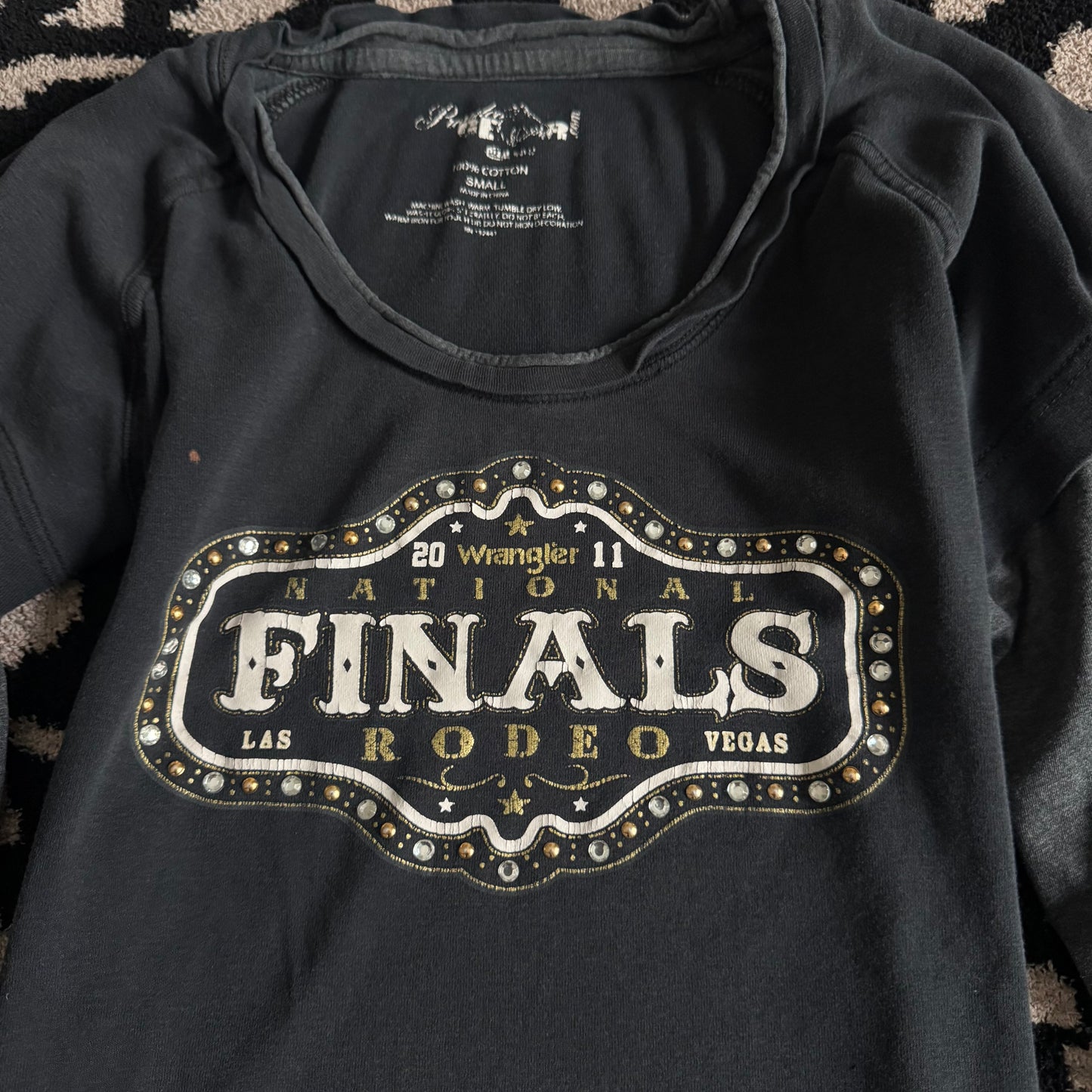 grey wrangler western 2011 national finals rodeo long sleeve layered shirt (s)