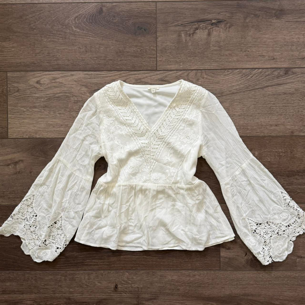 white bohemian flowy bell coachella sleeve shirt
