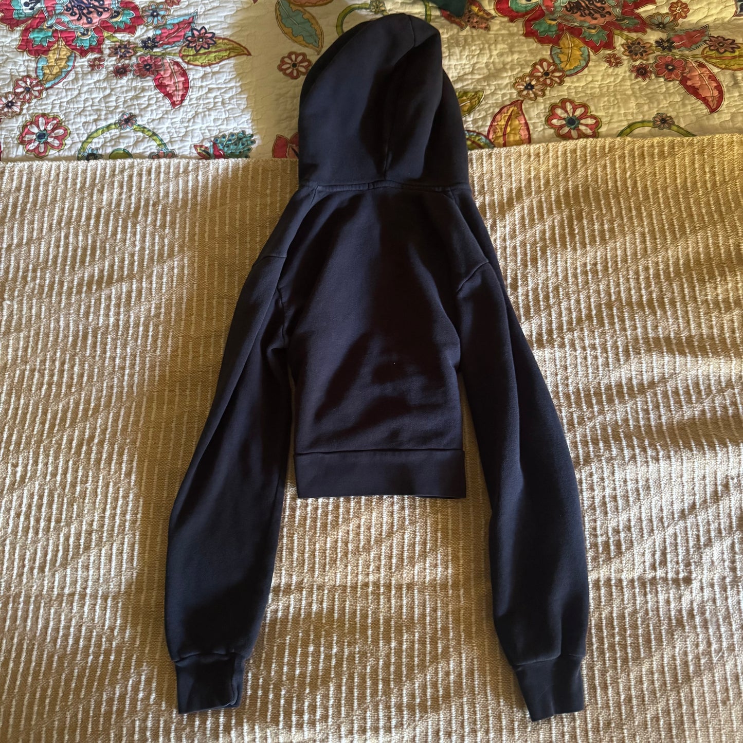 navy blue brandy melville cropped hoodie jacket