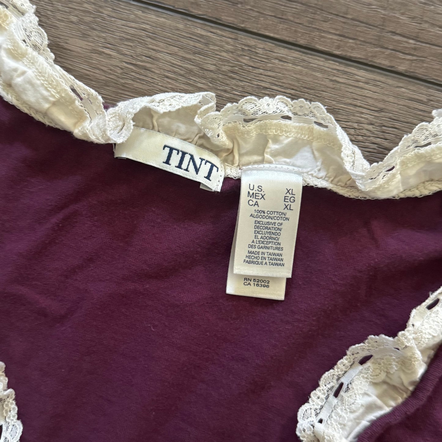 pretty purple lace trim 90’s blouse