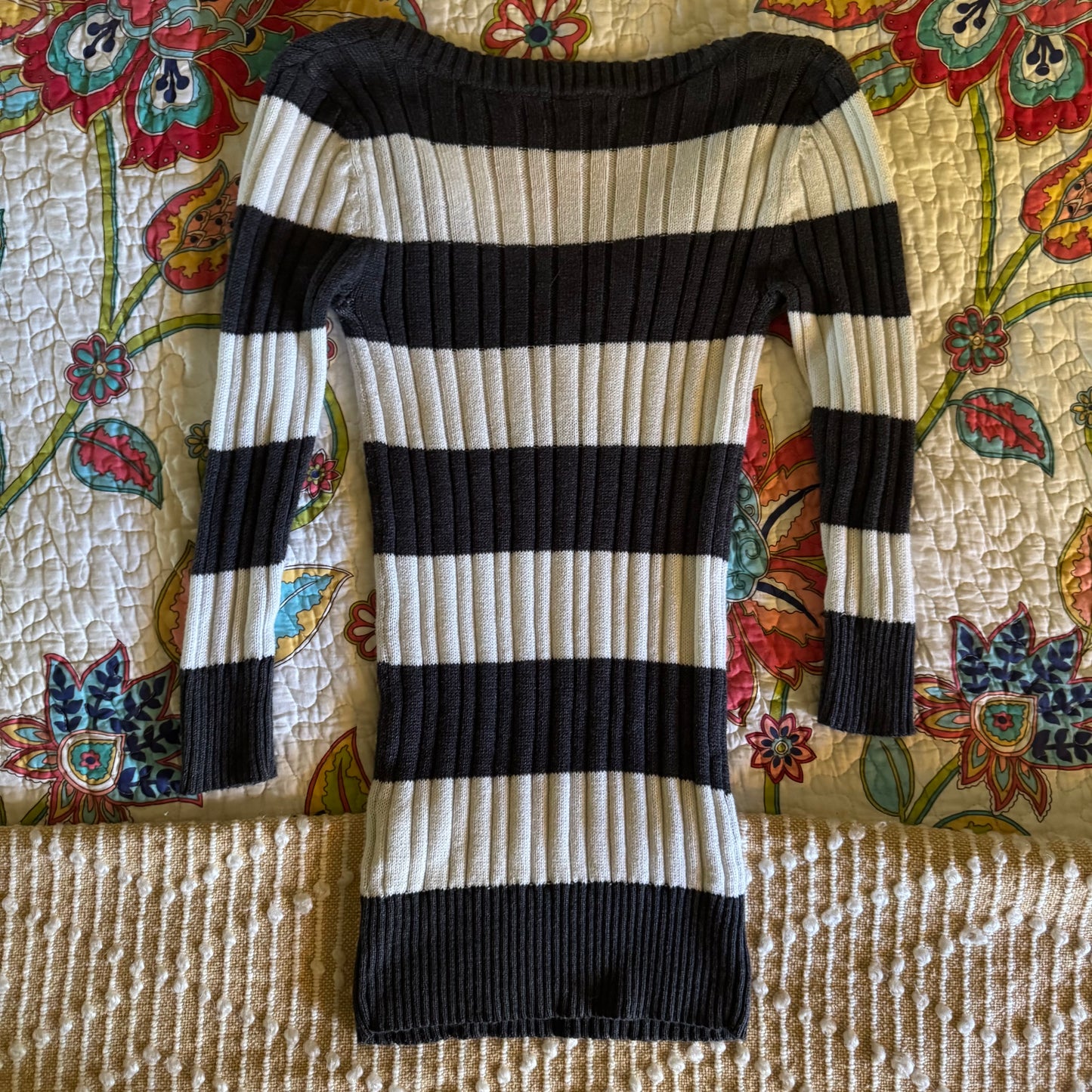 grey & white bella swan stripped long sleeve v neck sweater (M)
