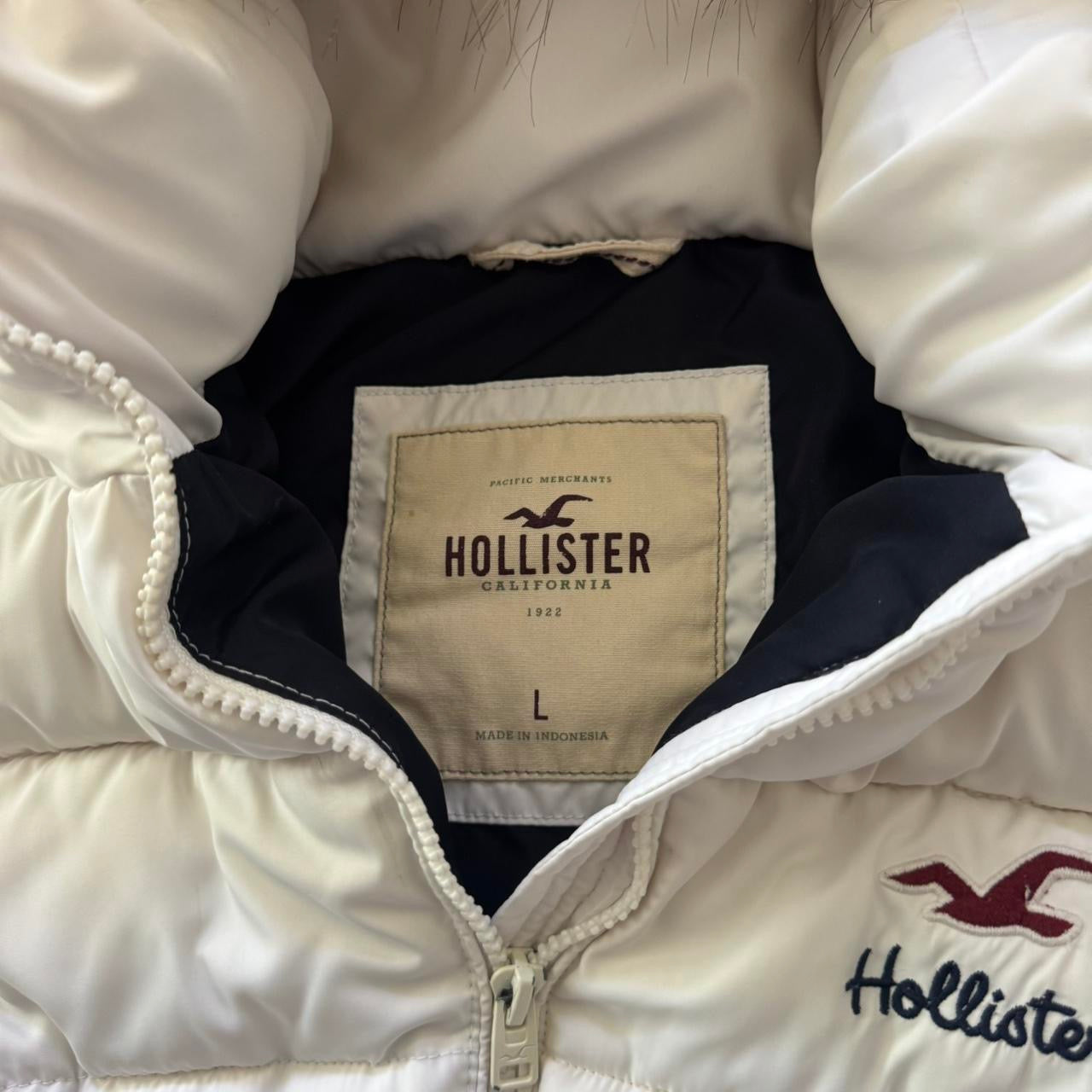 white hollister y2k faux fur puffer belt jacket