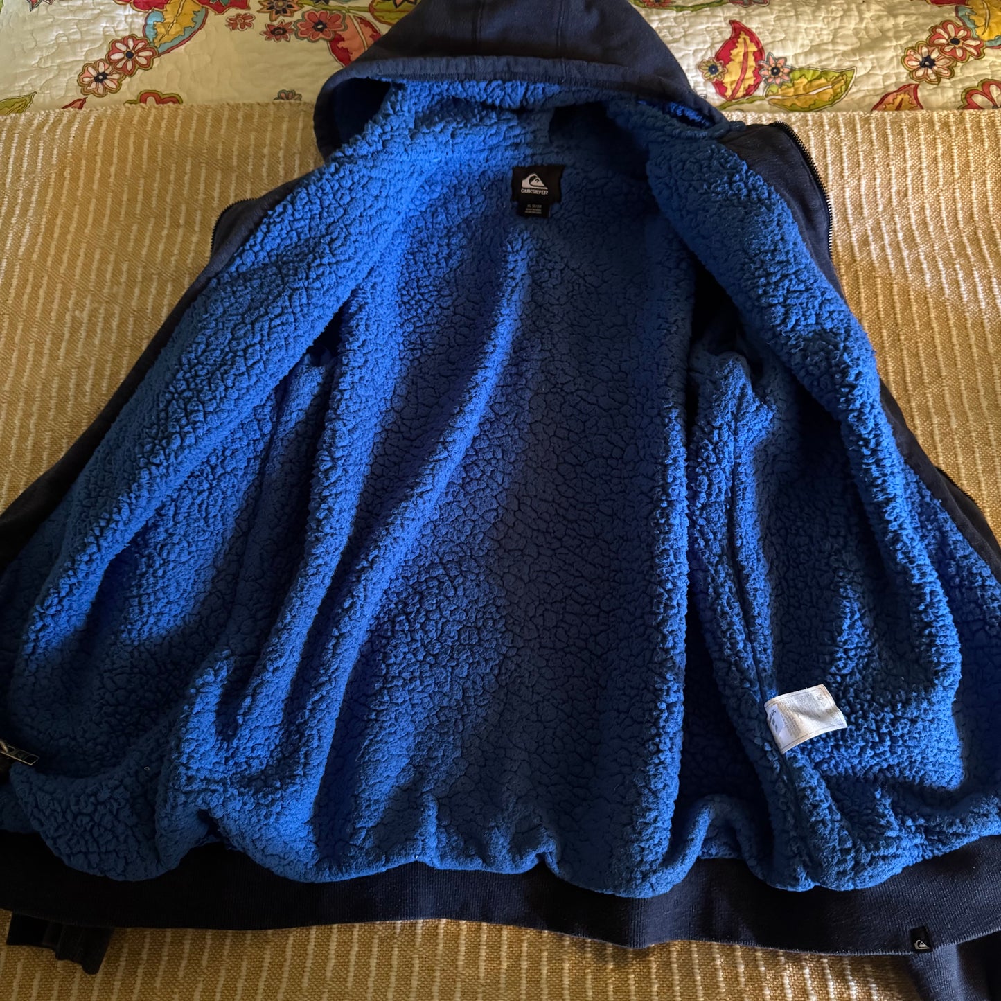 blue quicksliver fur hoodie jacket (Boys XL)