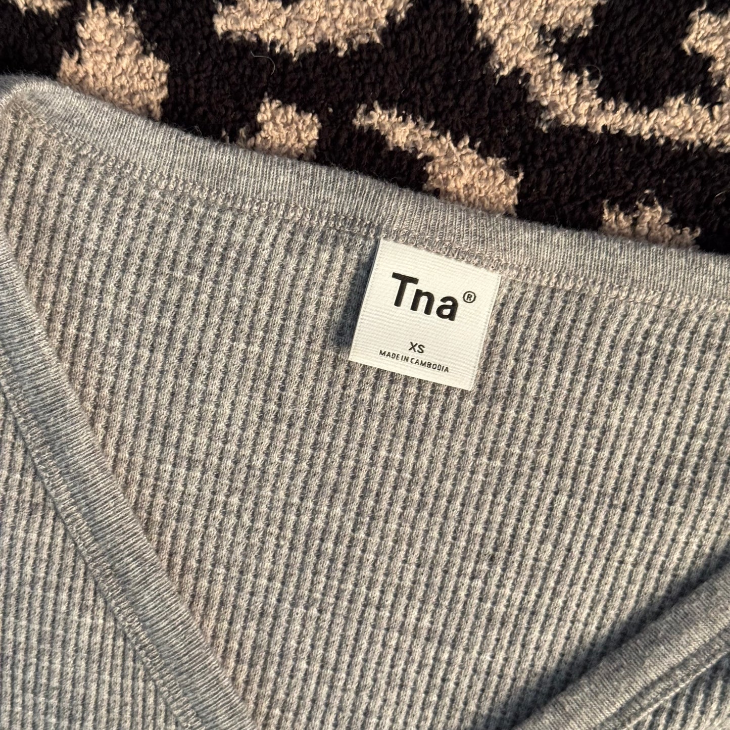 grey waffle knit tna aritiza henley long sleeve shirt (xs)