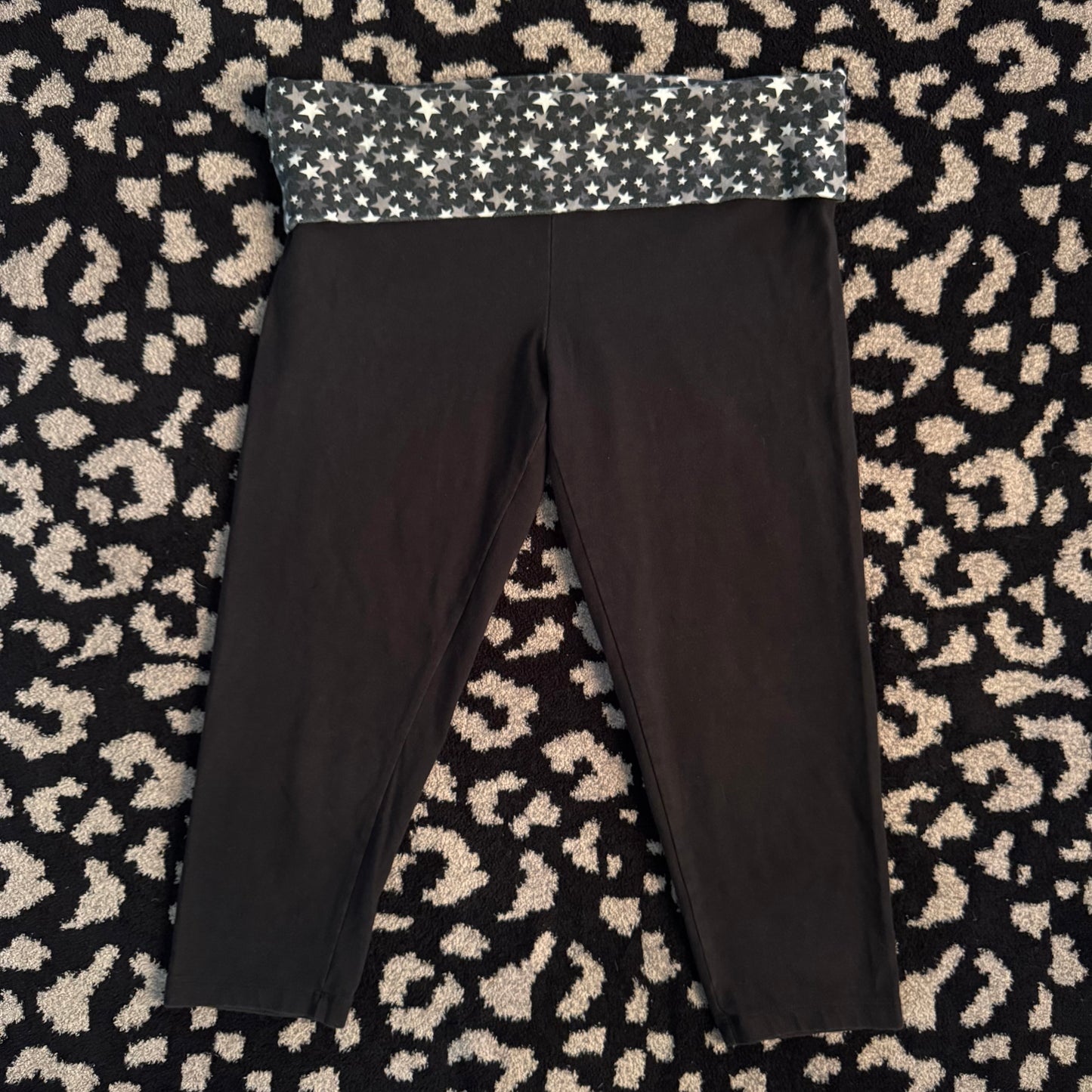 black & white victoria’s secret capri grungy leggings (M)