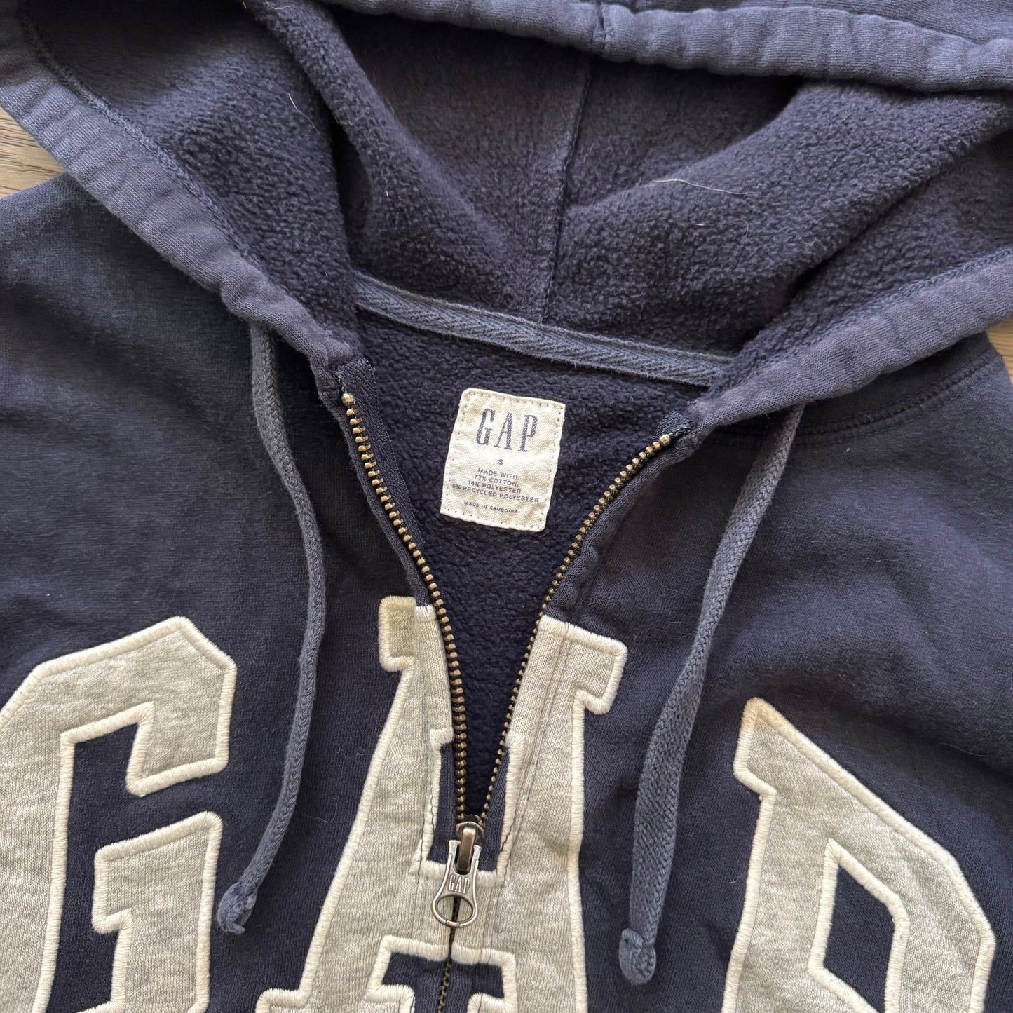 navy blue GAP zip up hoodie jacket