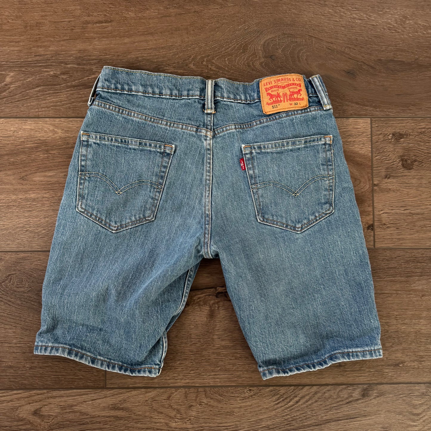 denim blue levi’s y2k jorts (32)