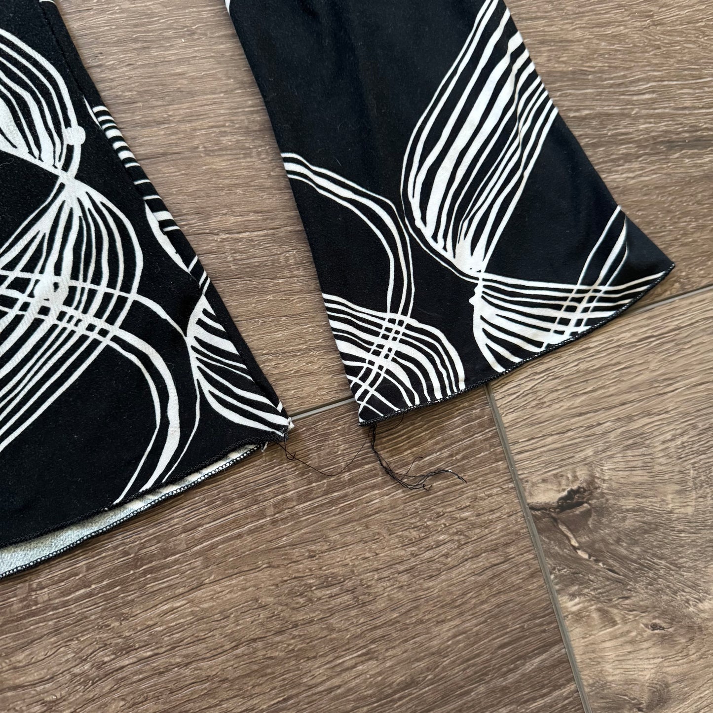 Black & White ‘PS’ Soft Long Sleeve Flowy Sleeve Blouse