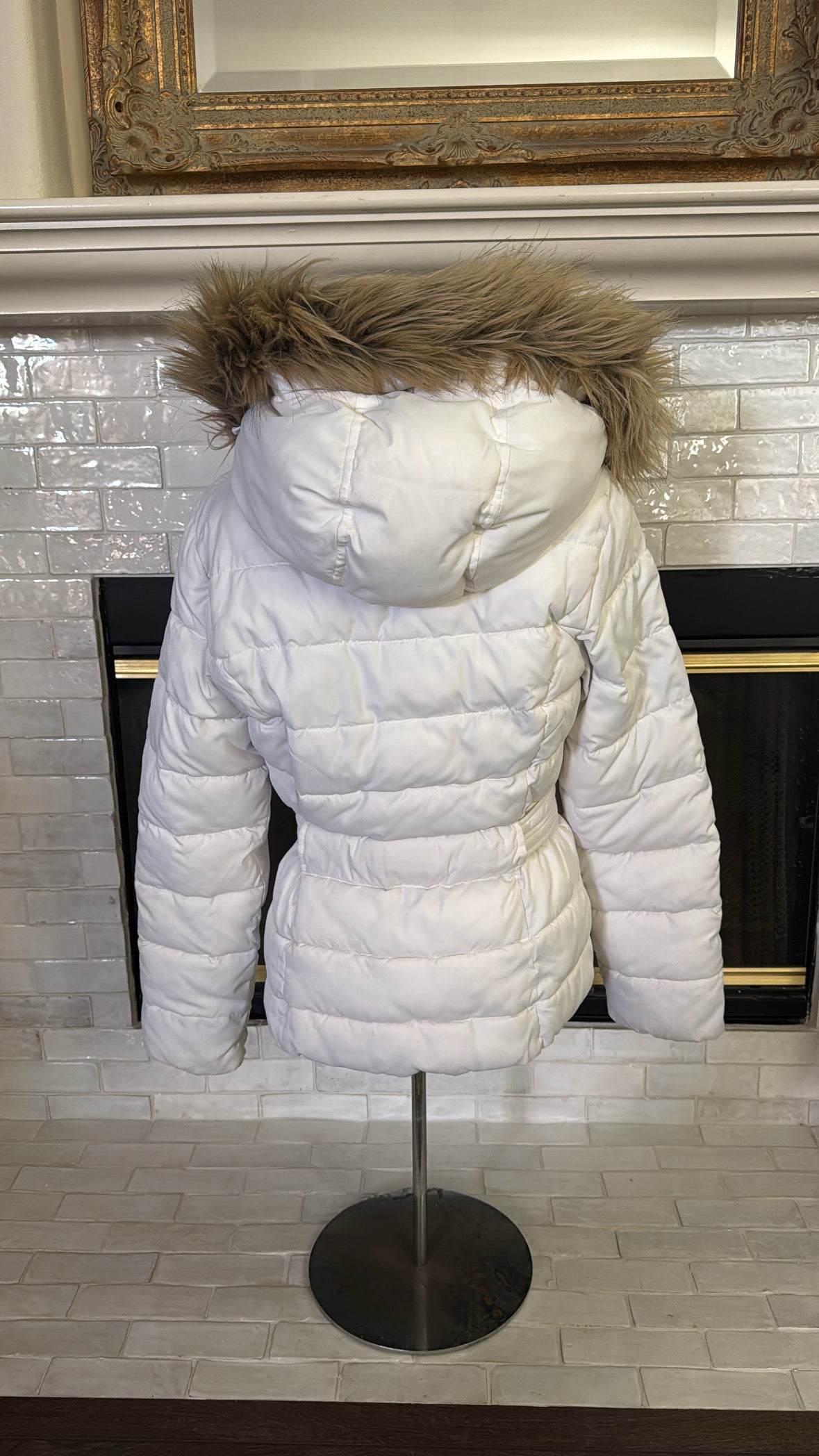 white hollister y2k faux fur puffer belt jacket