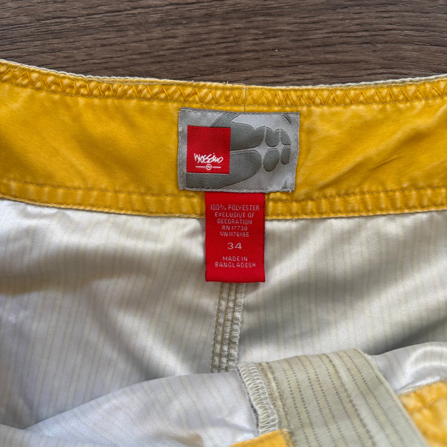 light green and yellow mossimo men’s y2k swim trunks (34)