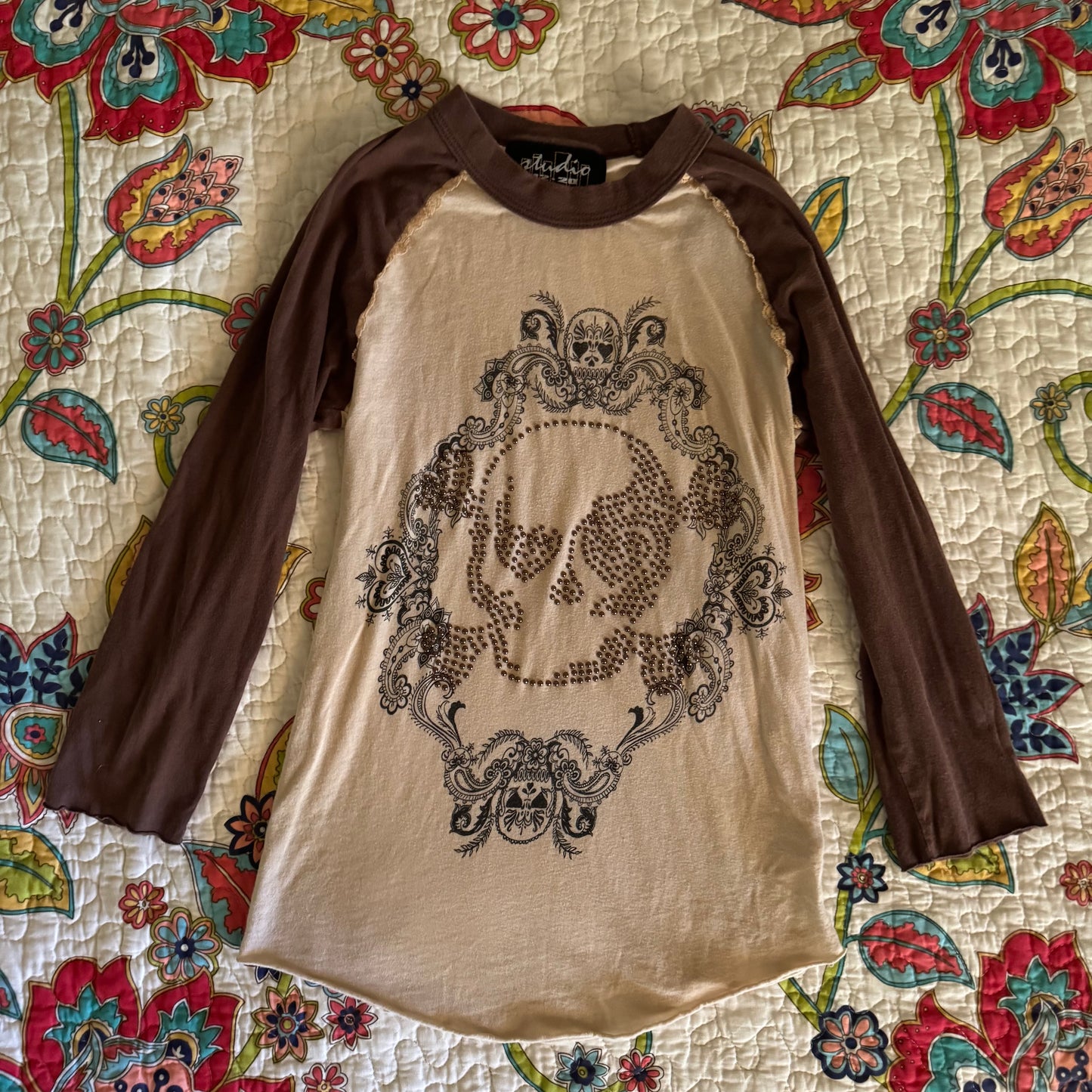 creme & brown cybery2k studded skull crossbones 3/4 sleeve shirt (S)