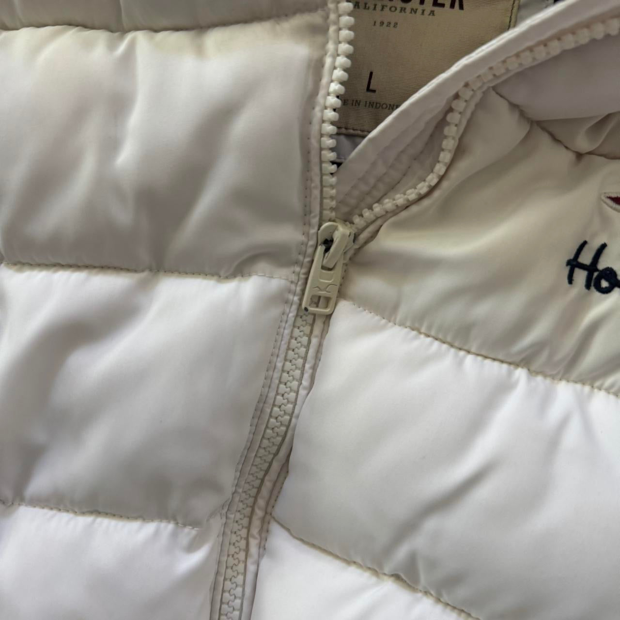 white hollister y2k faux fur puffer belt jacket